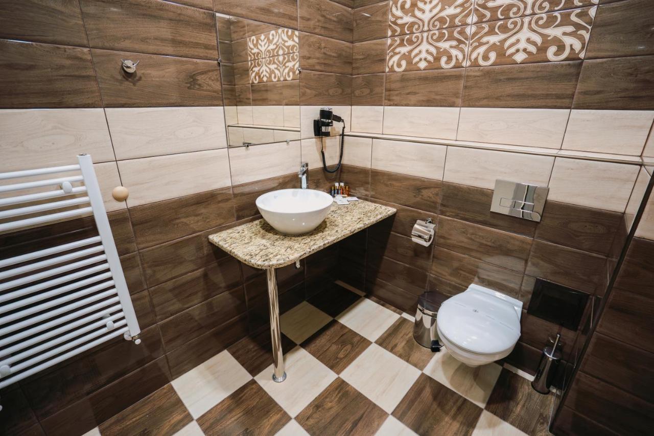 Hotel Хотел Театъръ Plewen Exterior foto