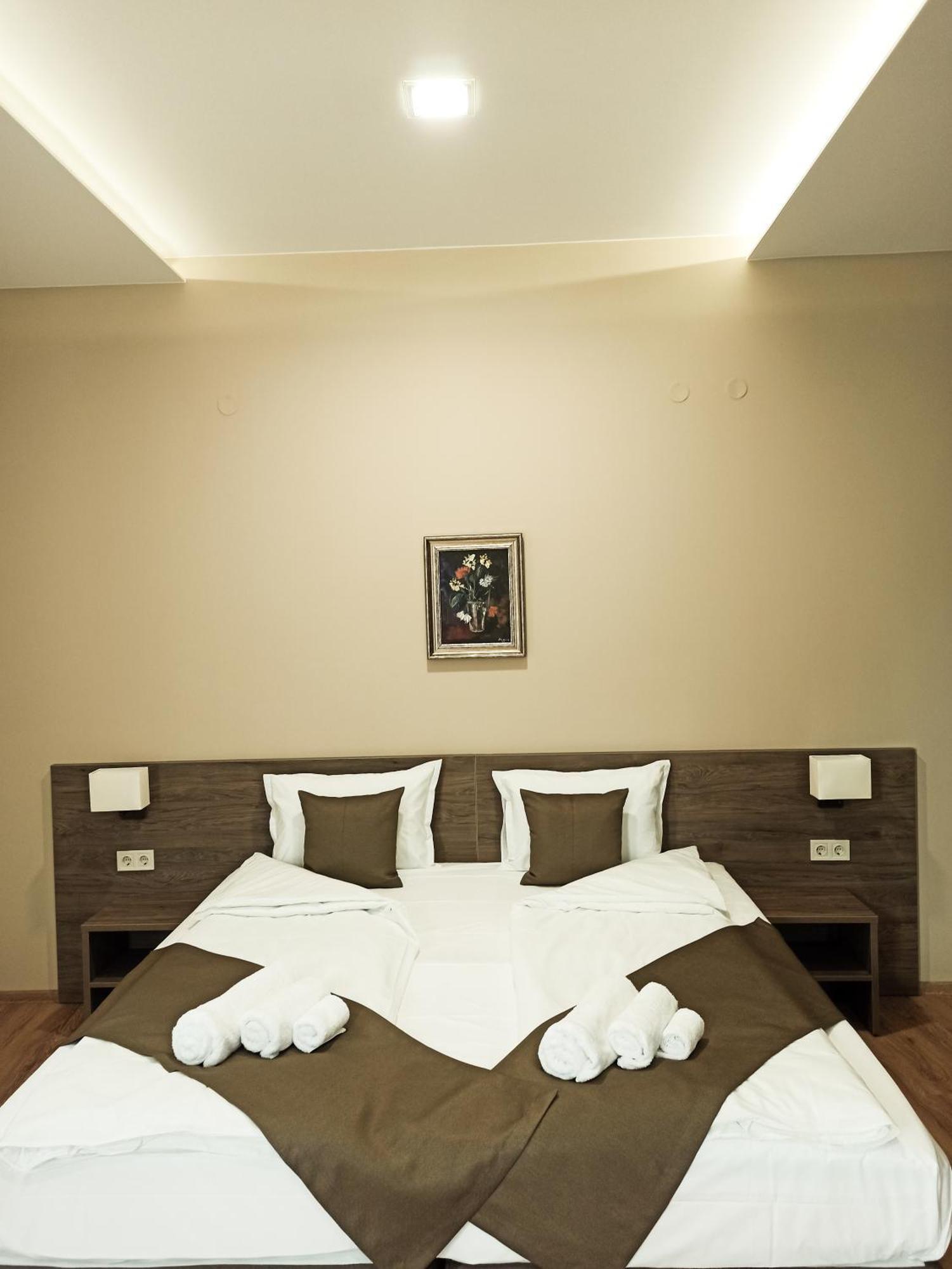 Hotel Хотел Театъръ Plewen Exterior foto