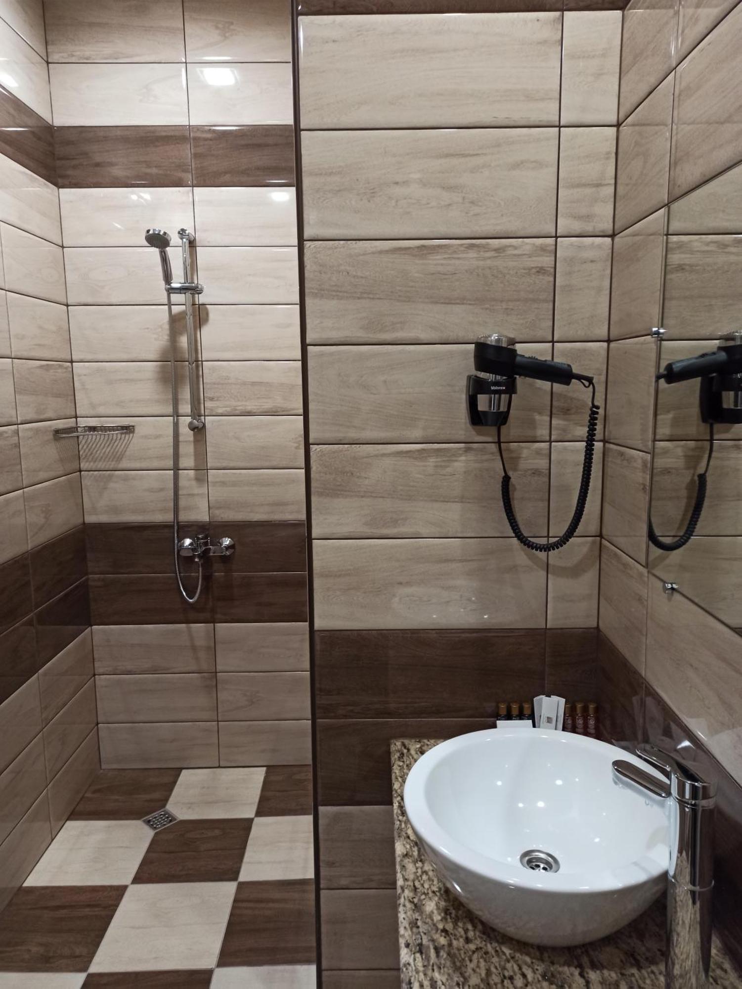 Hotel Хотел Театъръ Plewen Exterior foto
