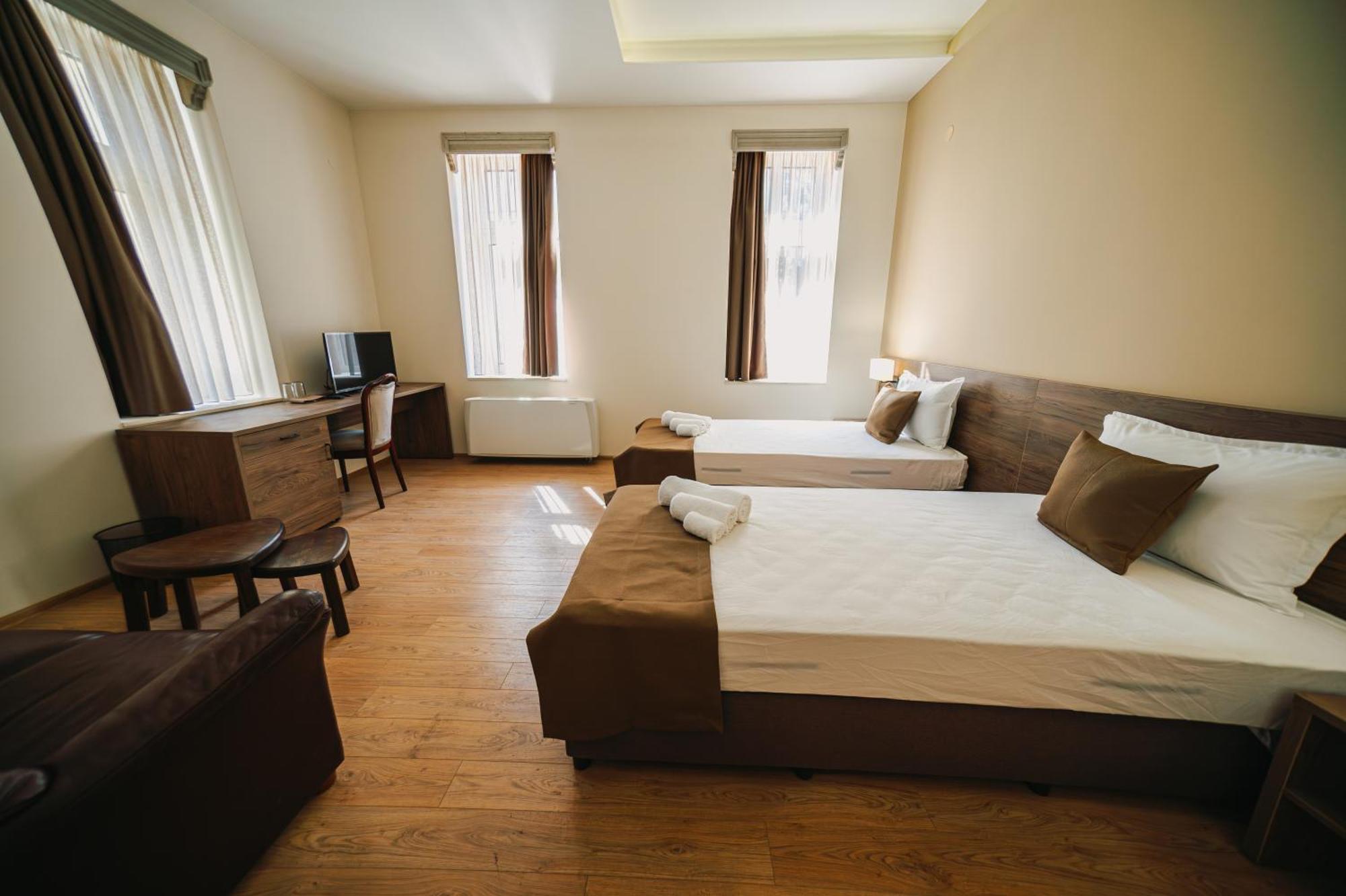 Hotel Хотел Театъръ Plewen Exterior foto
