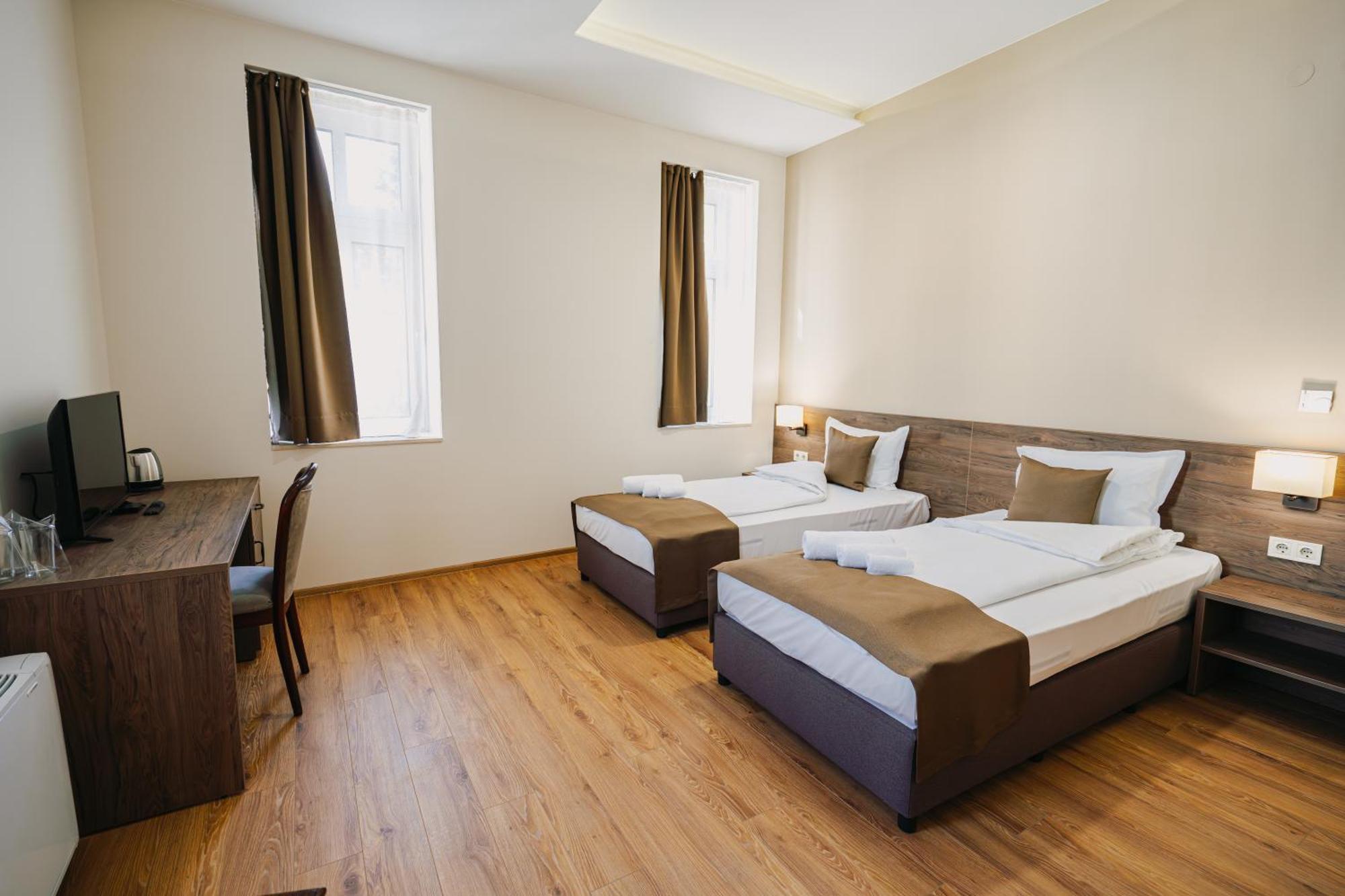 Hotel Хотел Театъръ Plewen Exterior foto