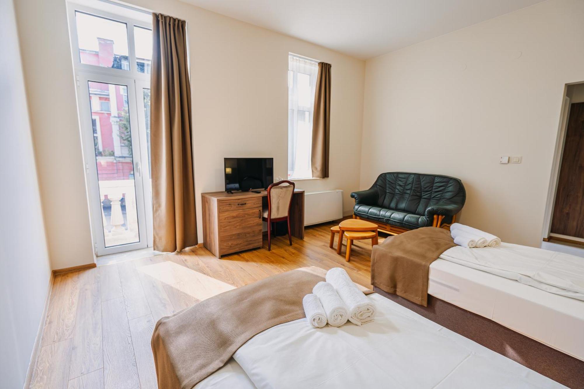 Hotel Хотел Театъръ Plewen Exterior foto