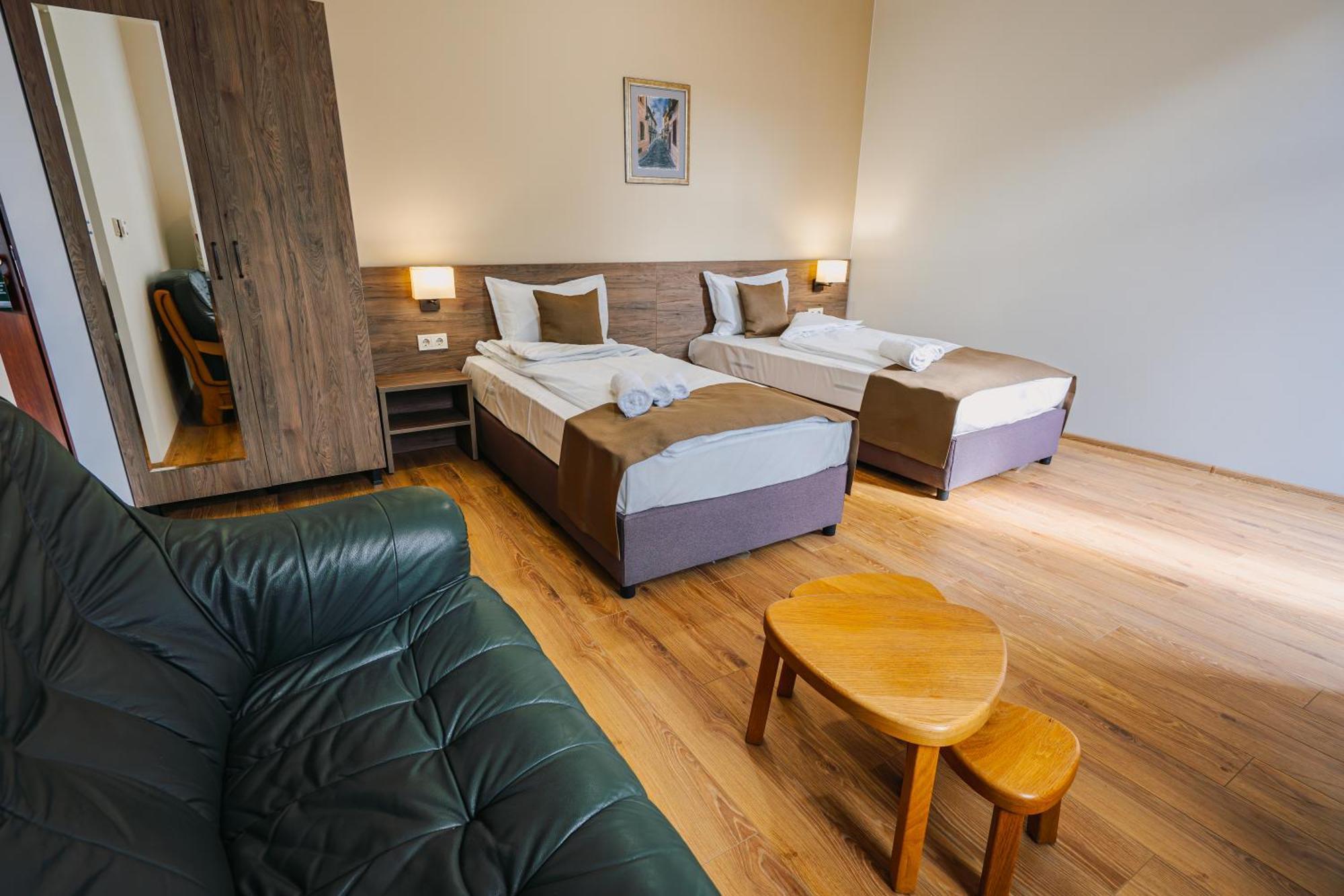 Hotel Хотел Театъръ Plewen Exterior foto